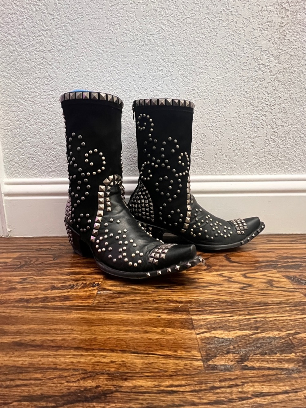 Double D Ranch Conquista DDBL074-1 Black Studded Western Ankle Boots